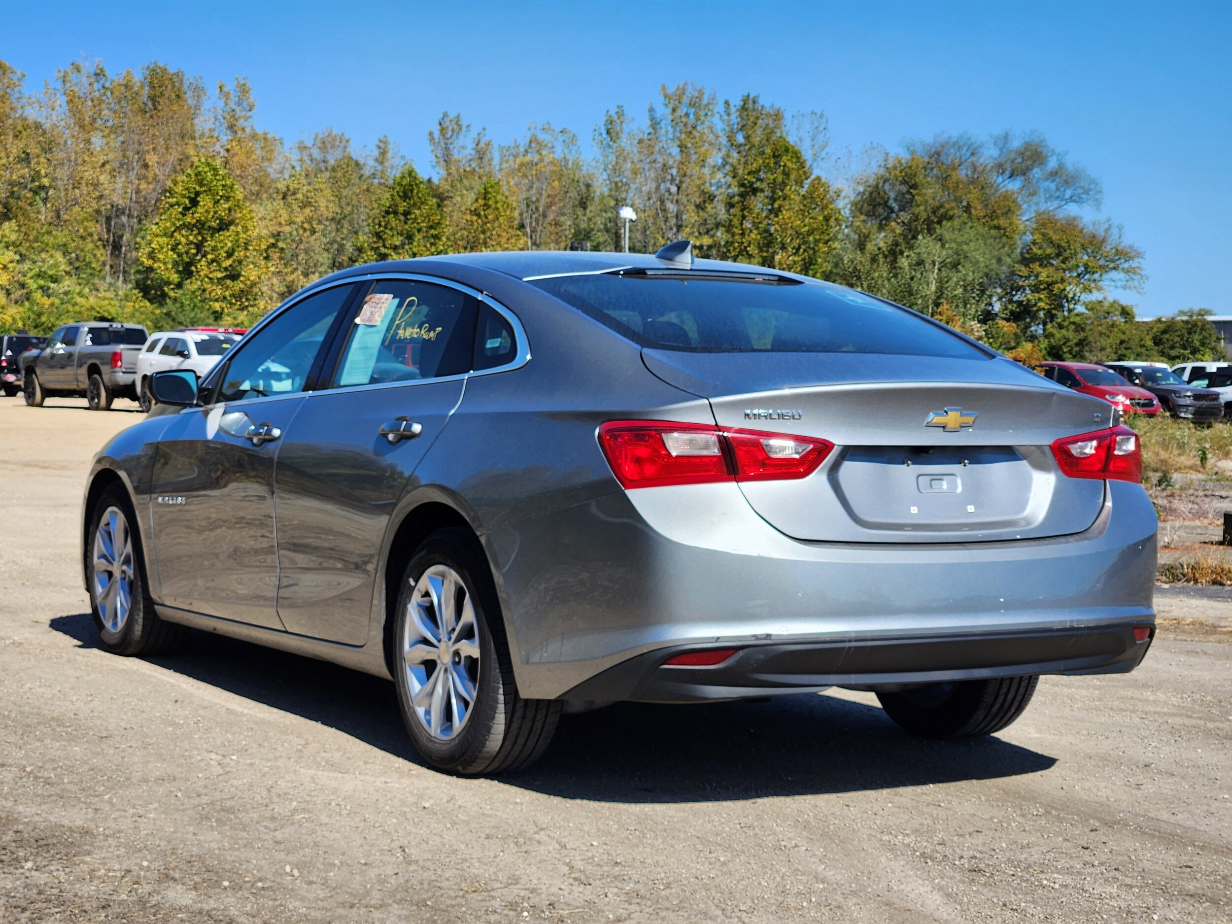 2023 Chevrolet Malibu 1LT photo 2