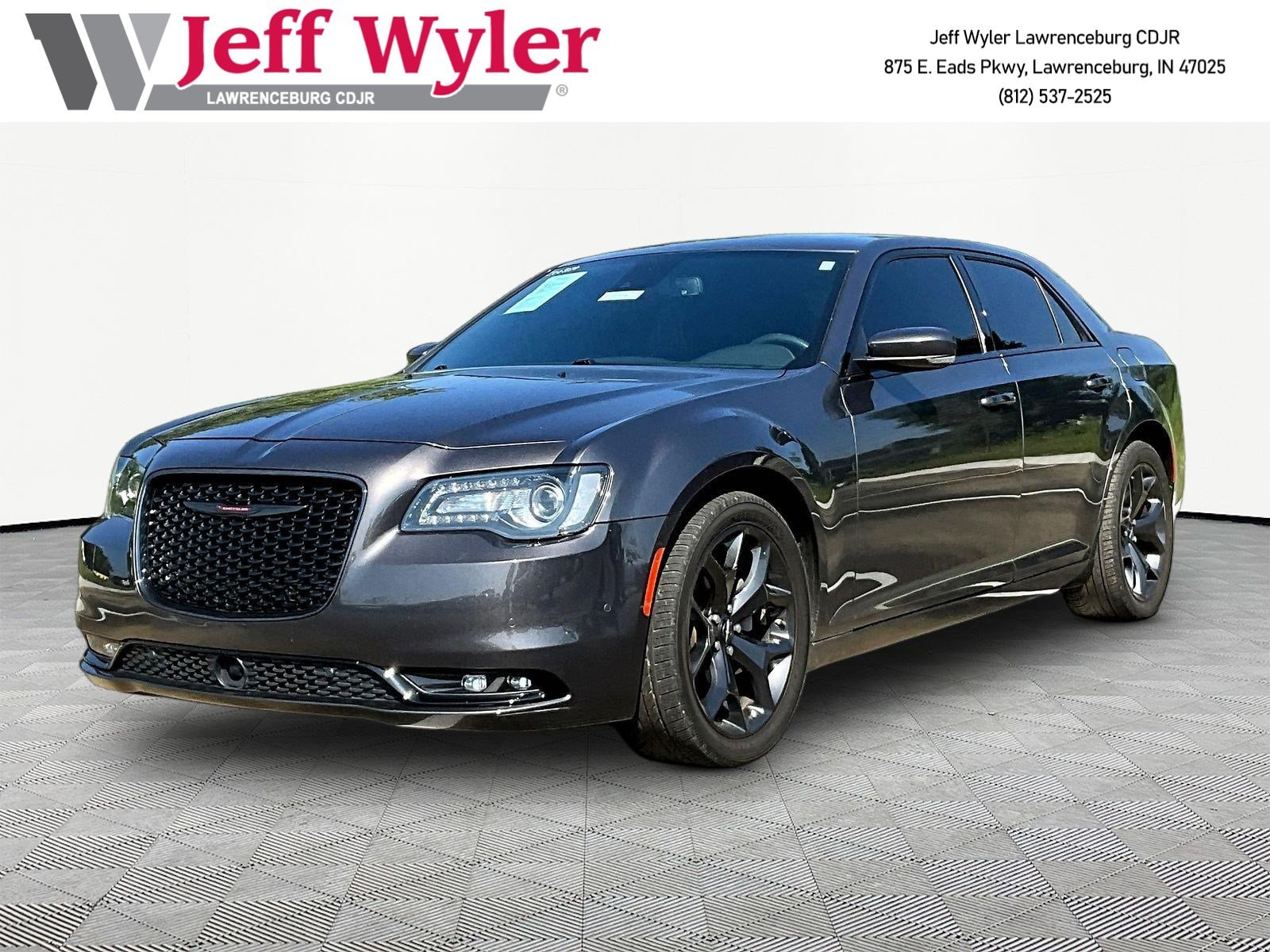 2023 Chrysler 300 S's photo