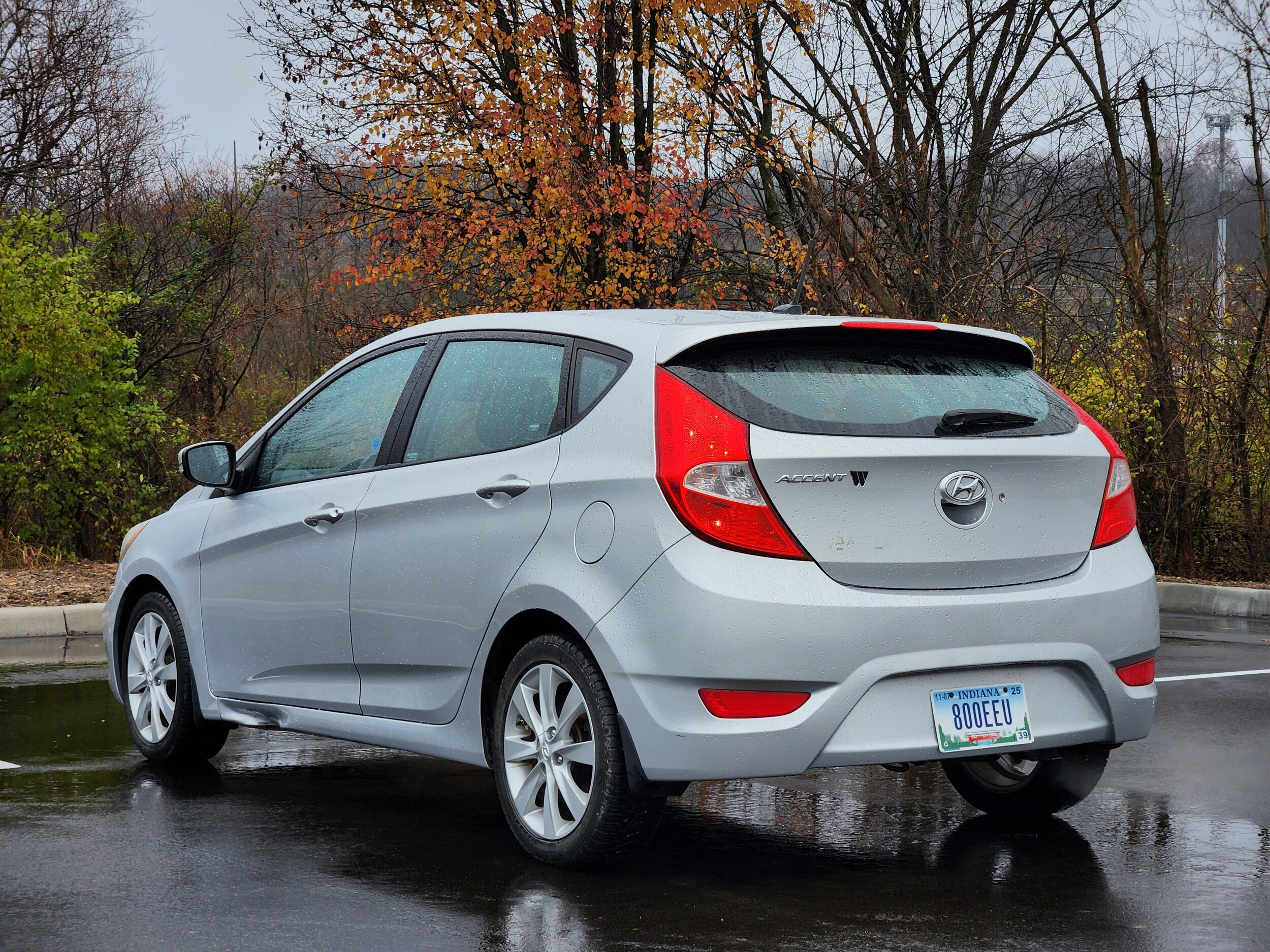 2013 Hyundai Accent SE photo 2