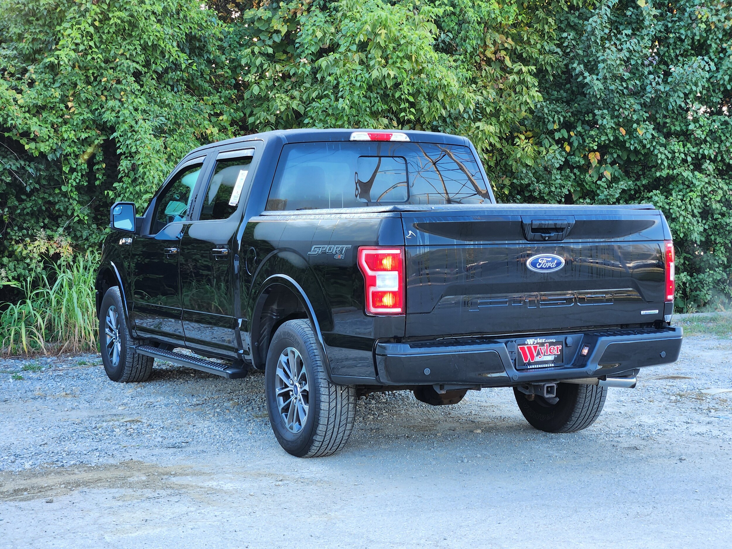 2019 Ford F-150 XLT photo 2