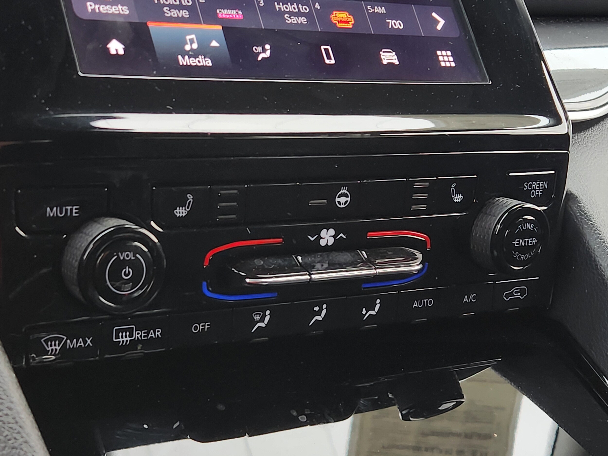 2022 Jeep Grand Cherokee Laredo photo 3