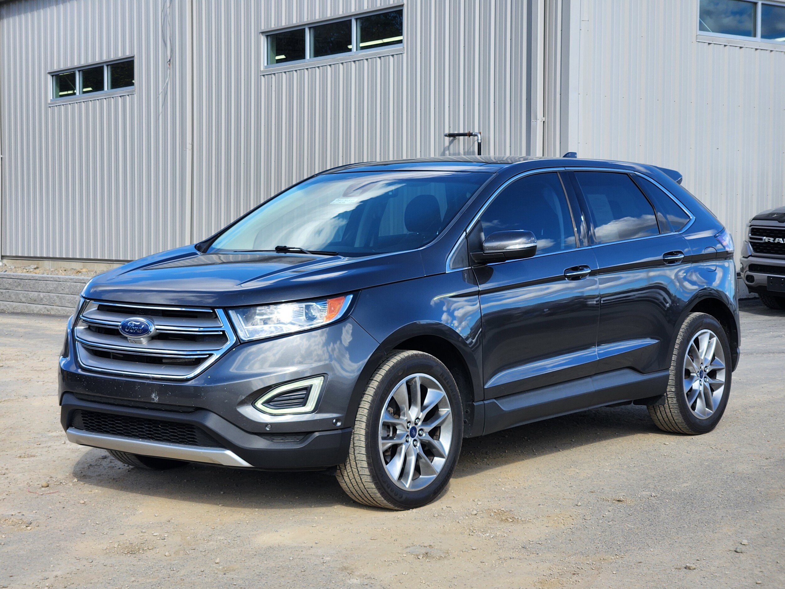 2015 Ford Edge Titanium photo 2