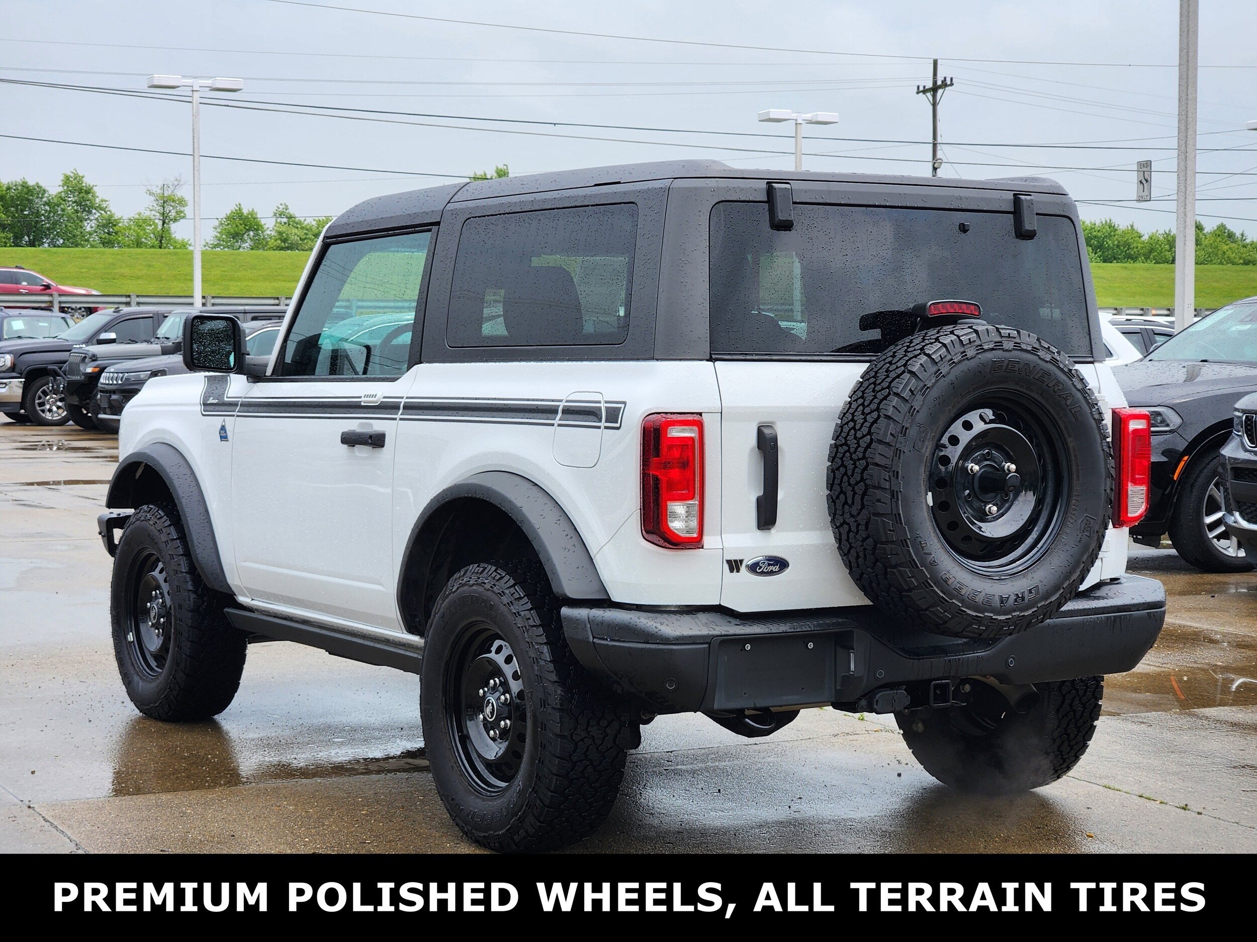 2023 Ford Bronco Black Diamond photo 2