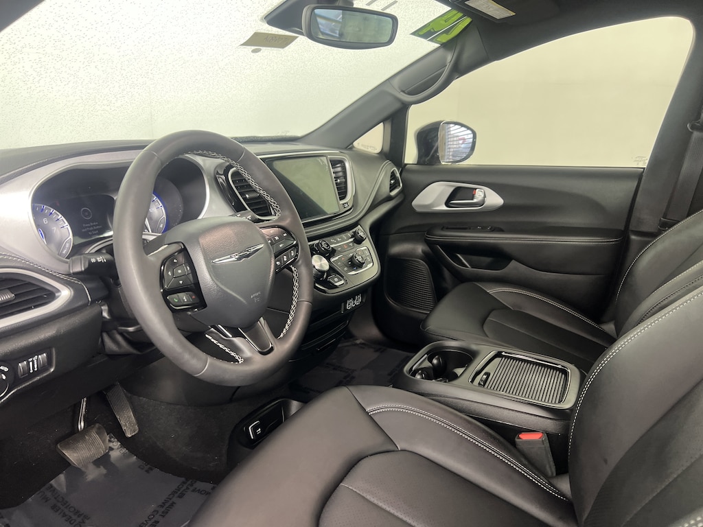 Used 2024 Chrysler Pacifica Touring L FWD Van Passenger Van