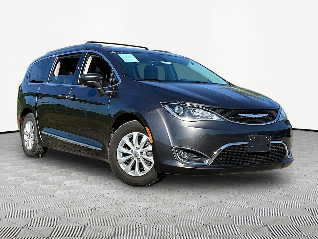 Used 2018 Chrysler Pacifica Touring L Plus FWD Van