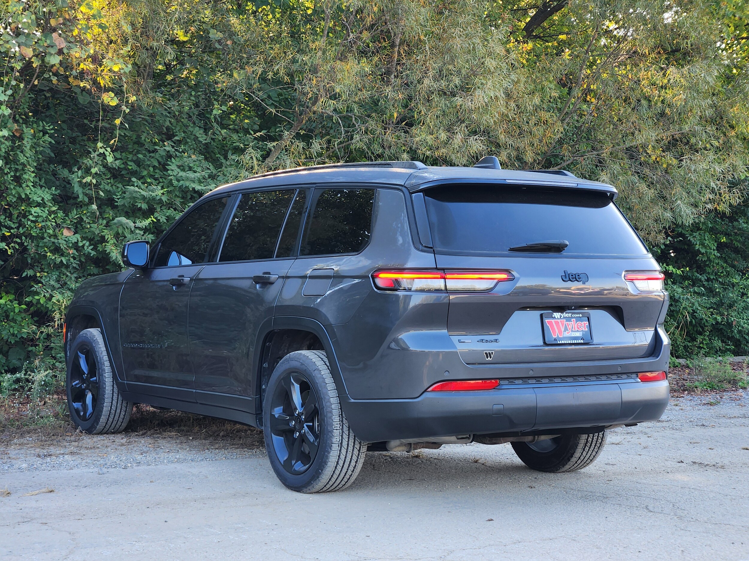 2021 Jeep Grand Cherokee Altitude photo 2