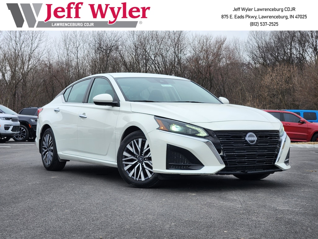 Used 2023 Nissan Altima 2.5 SV Sedan Sedan