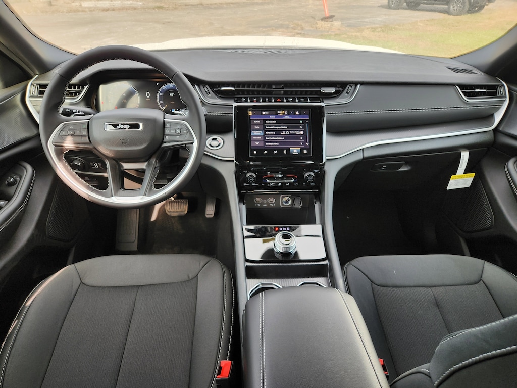 New 2025 Jeep Grand Cherokee L LAREDO 4X4 Sport Utility