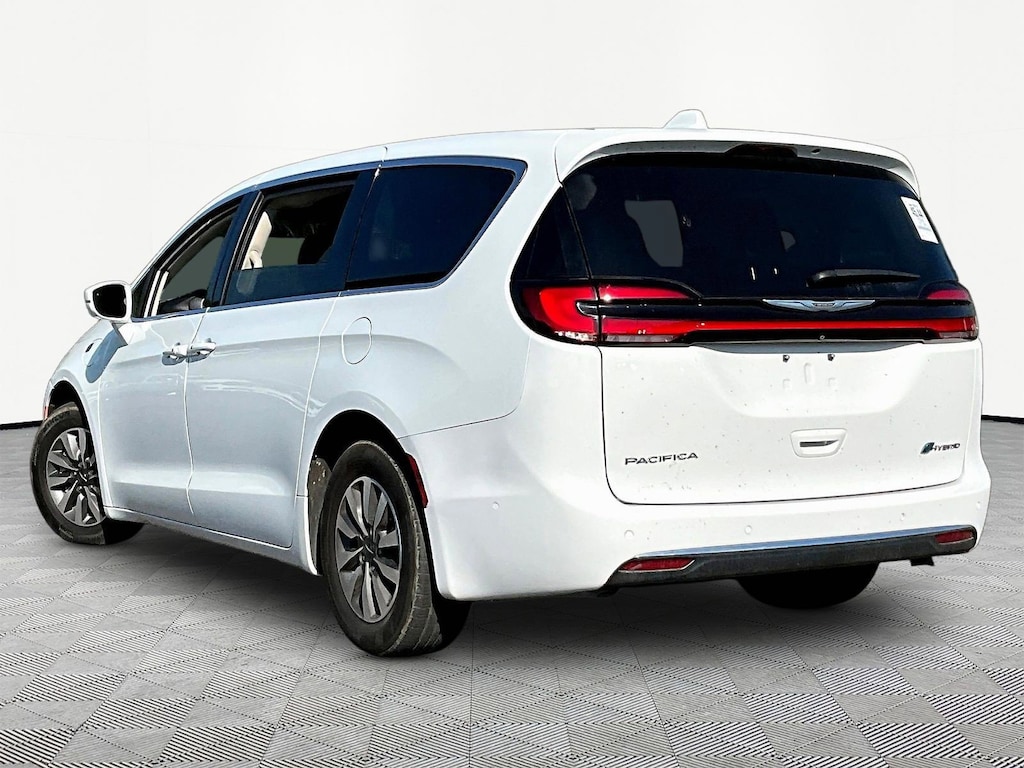 Used 2022 Chrysler Pacifica Hybrid Touring L FWD Van Passenger Van