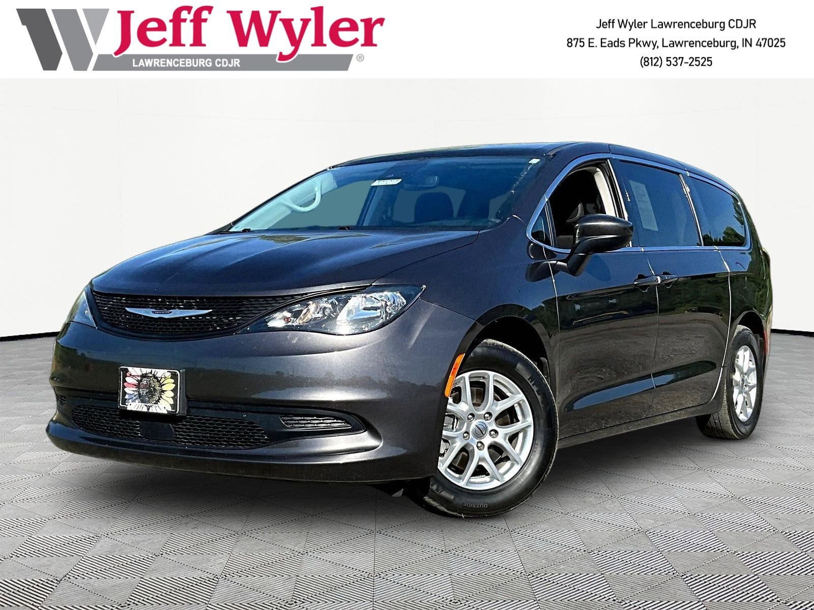 2023 Chrysler Voyager LX's photo