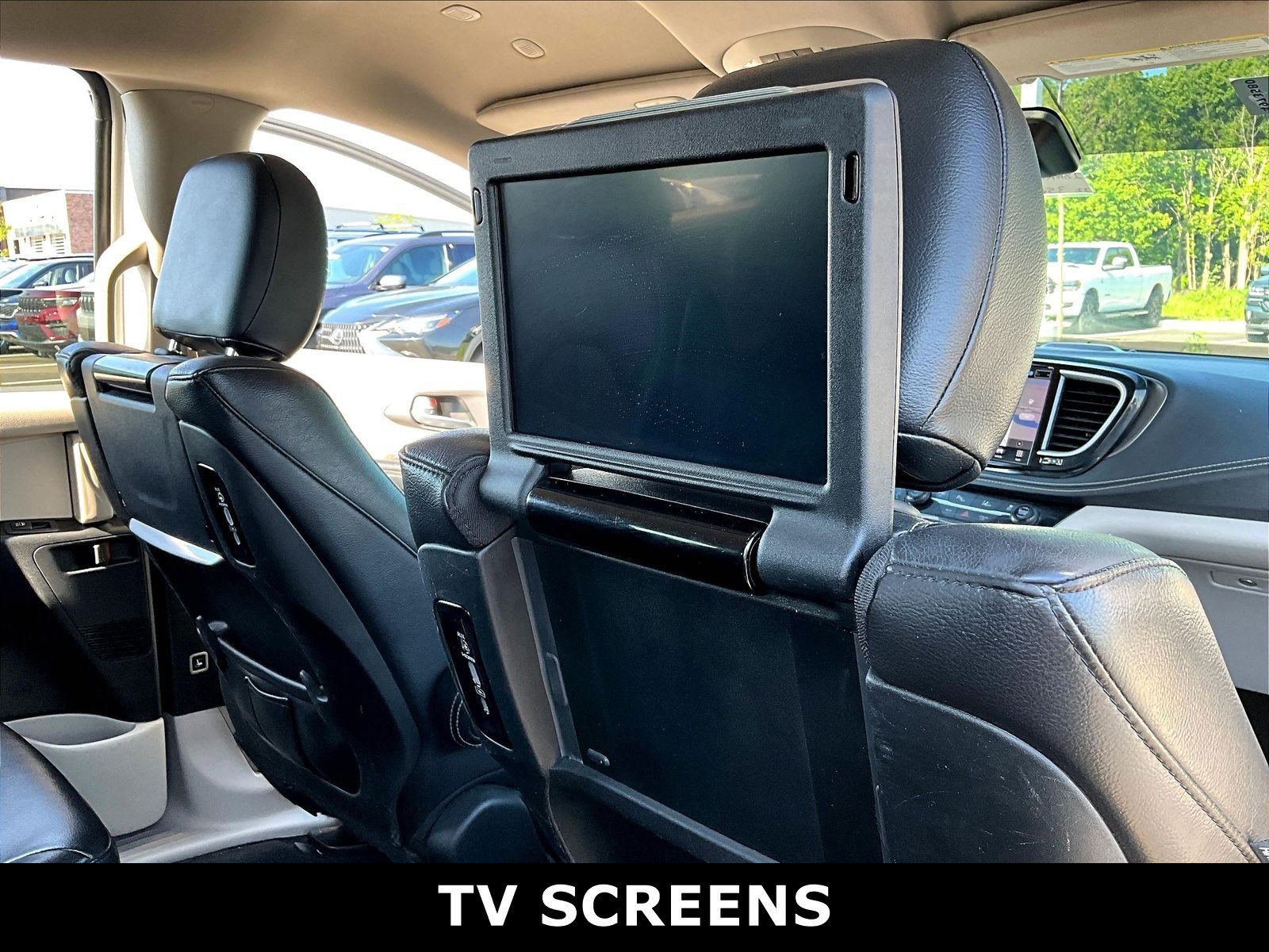 2022 Chrysler Pacifica Hybrid Touring L - Photo 10