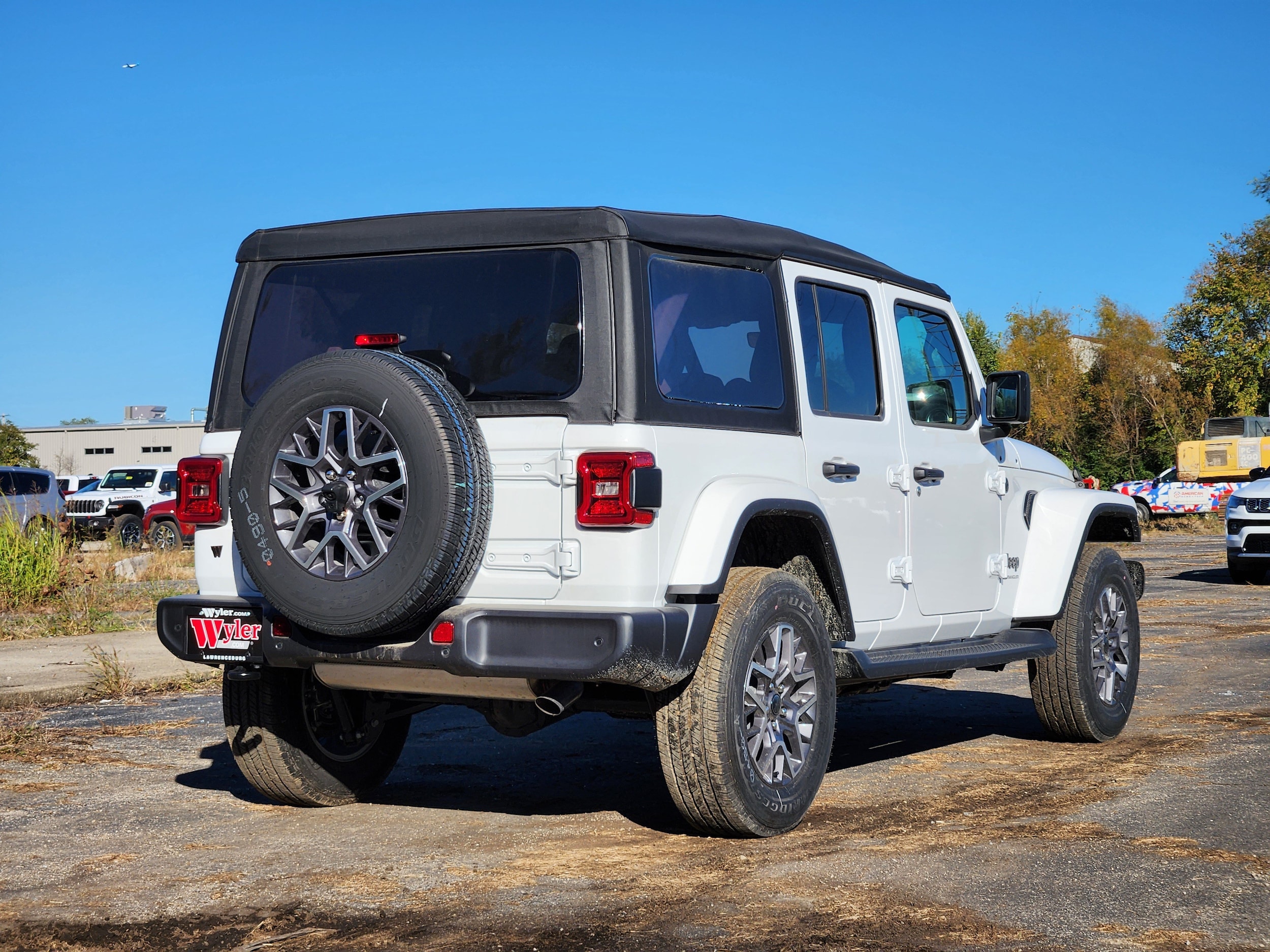 2025 Jeep Wrangler 4-Door Sahara - Photo 20