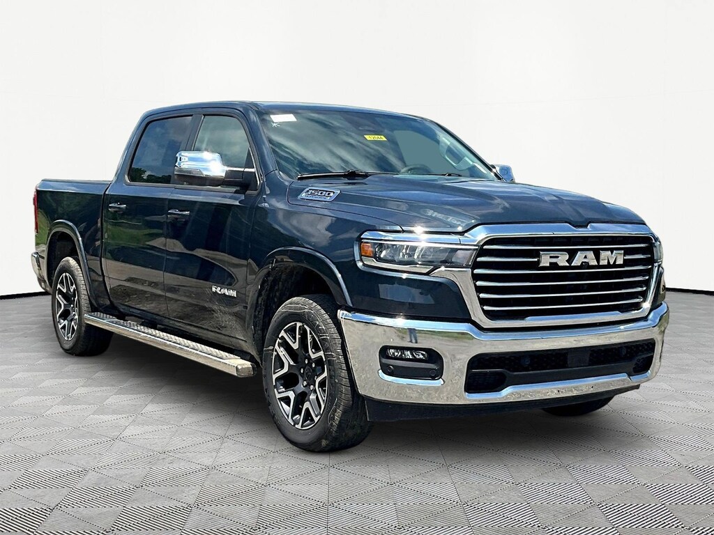 New 2026 Ram 1500 LARAMIE CREW CAB 4X4 5'7 BOX Pickup