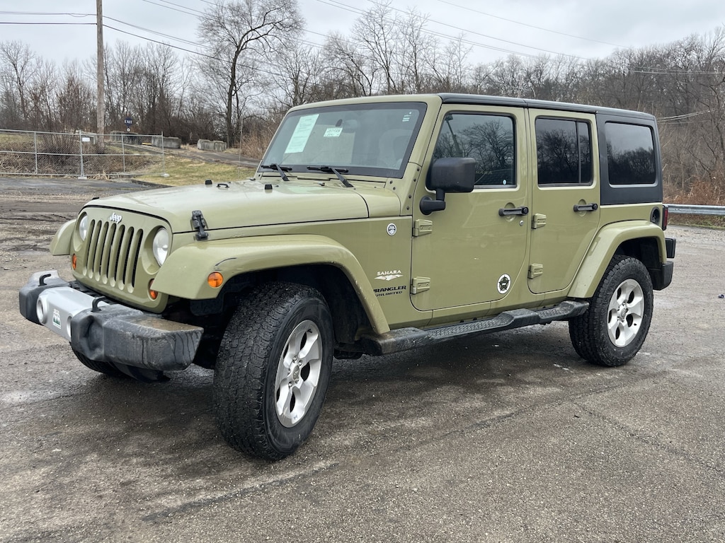 Used 2013 Jeep Wrangler Unlimited 4WD 4dr Sahara SUV