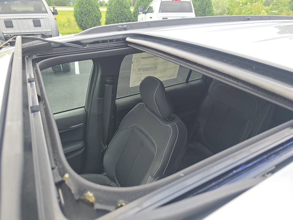 New 2025 Jeep Grand Cherokee L LAREDO X 4X4 Sport Utility