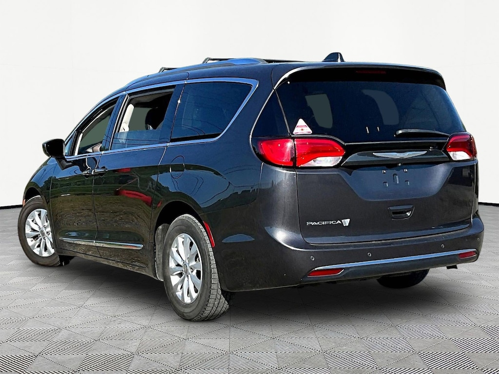 Used 2018 Chrysler Pacifica Touring L Plus FWD Van