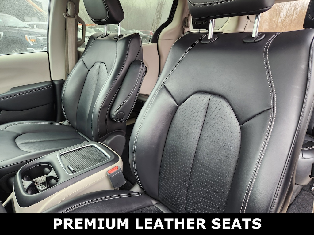 Used 2023 Chrysler Pacifica Touring L FWD Van Passenger Van