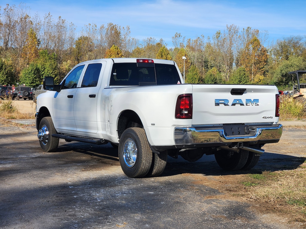 New 2026 Ram 3500 TRADESMAN CREW CAB 4X4 8' BOX Pickup