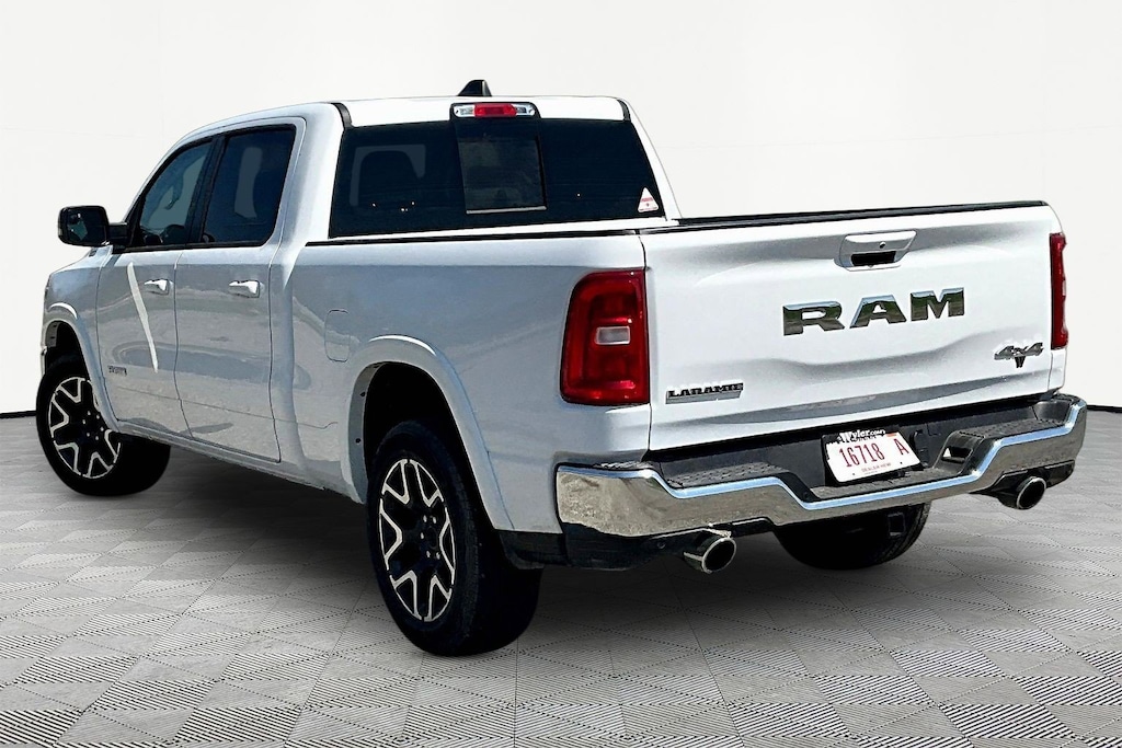 New 2026 Ram 1500 LARAMIE CREW CAB 4X4 6'4 BOX Pickup