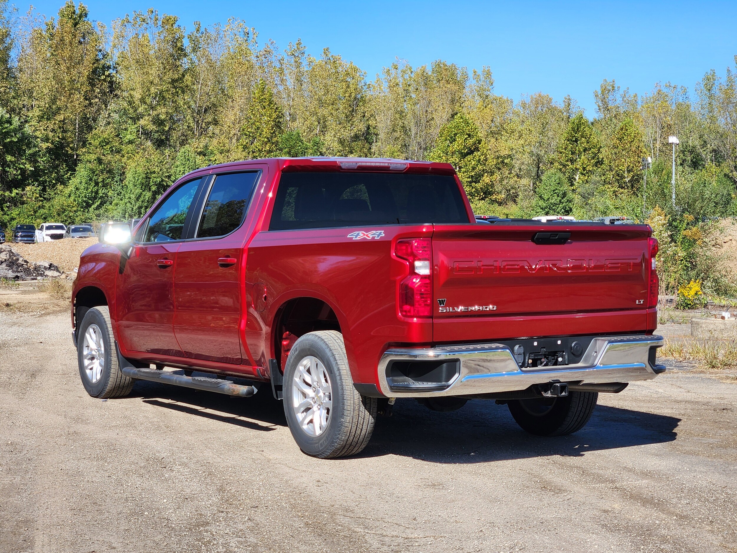 2021 Chevrolet Silverado 1500 photo 2