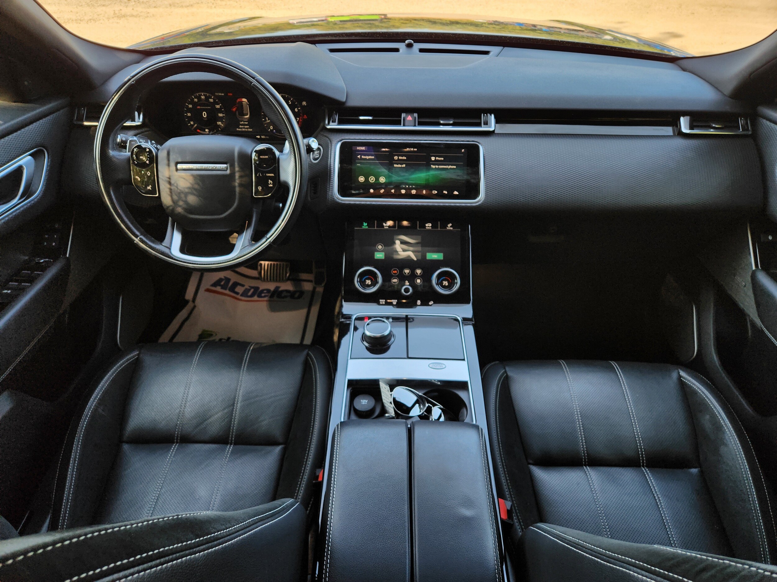 2018 Land Rover Range Rover Velar R-Dynamic SE photo 3