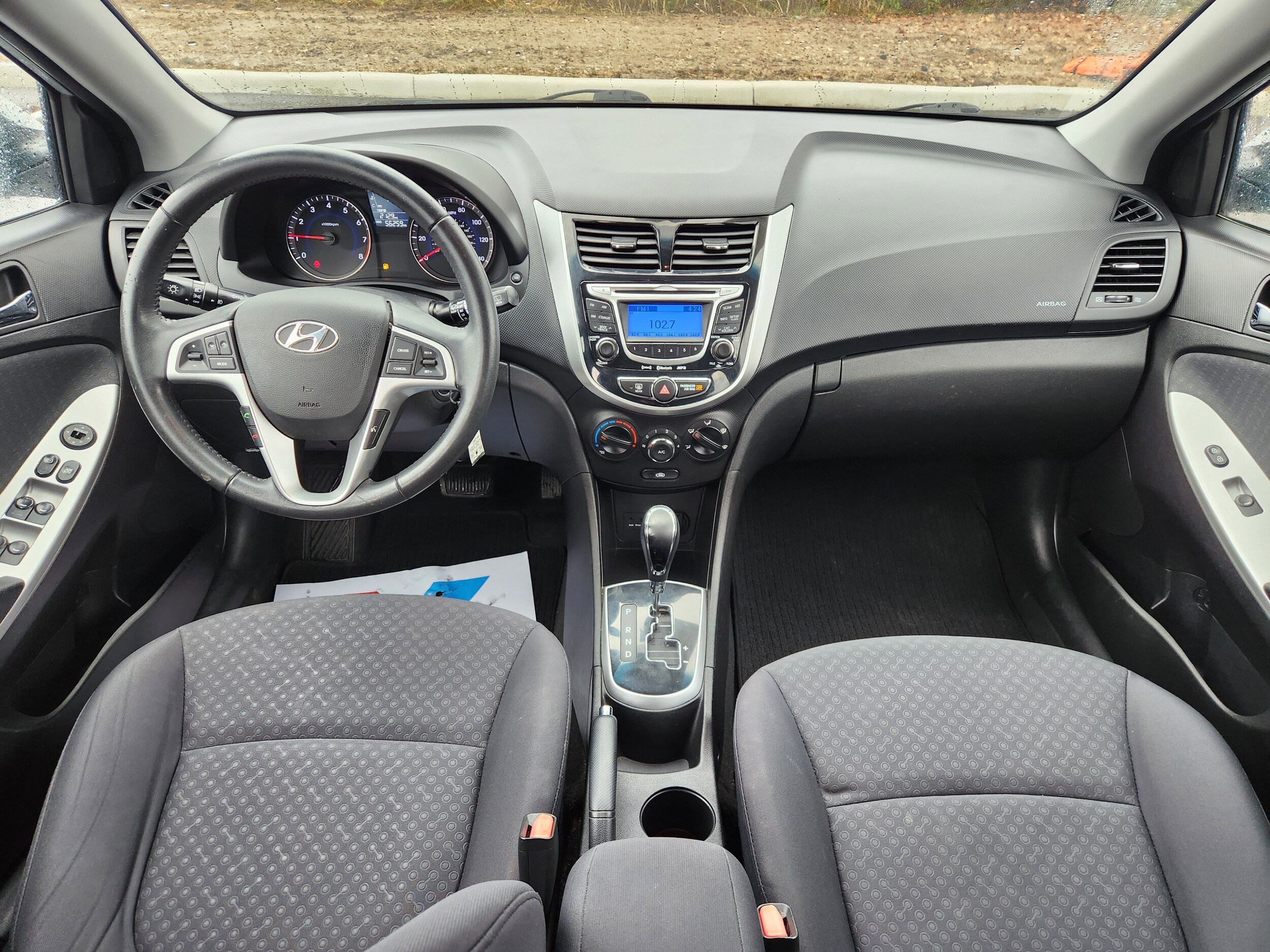 2013 Hyundai Accent SE photo 3