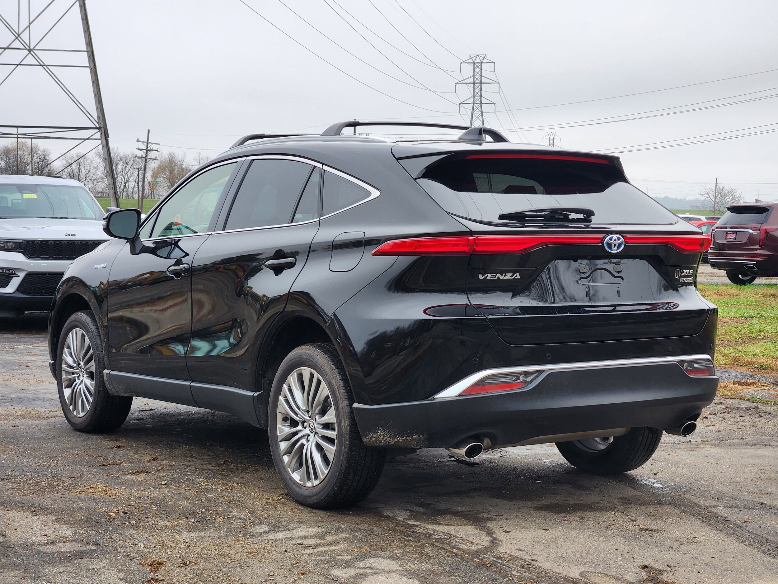 2021 Toyota Venza XLE photo 2