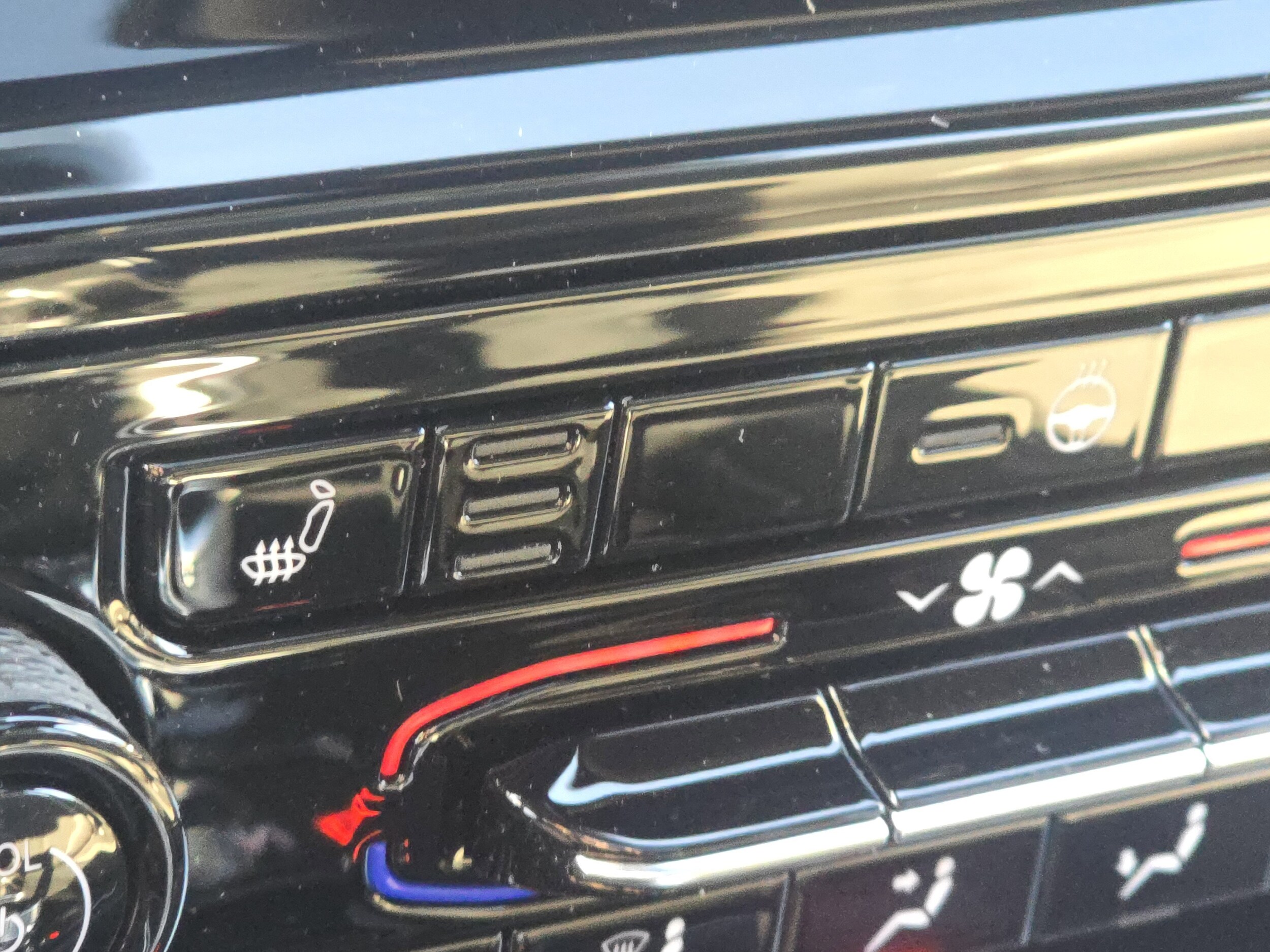 2025 Jeep Grand Cherokee Altitude photo 2
