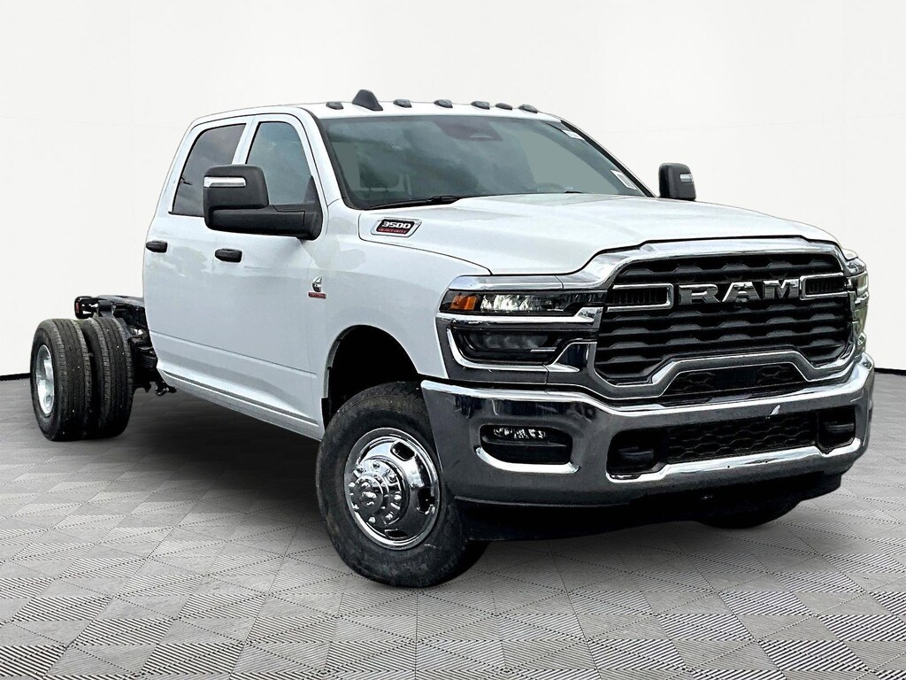New 2026 Ram 3500 Chassis Cab TRADESMAN CREW 4X4 60' CA Pickup