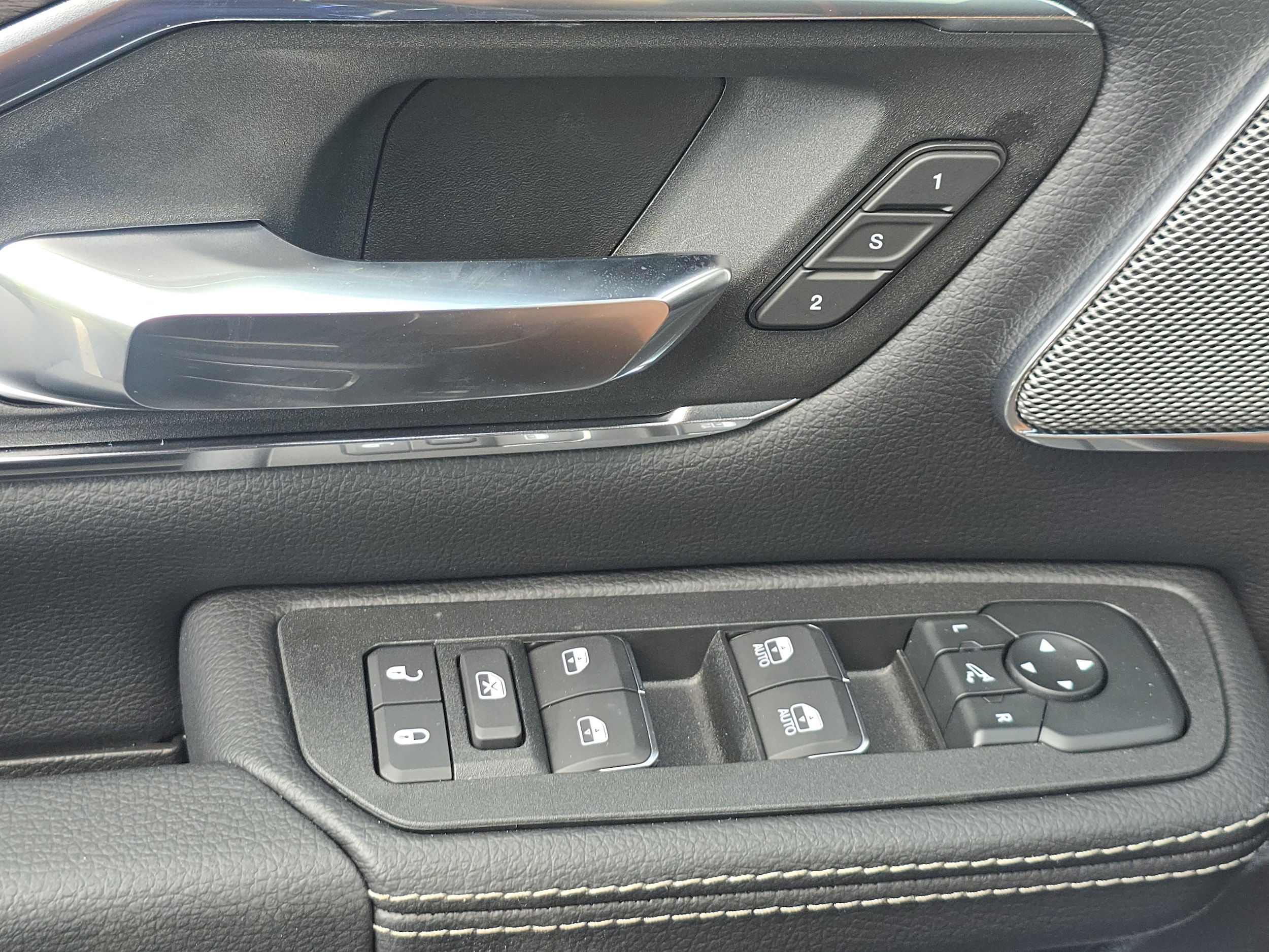 2026 RAM 1500 Laramie - Photo 28
