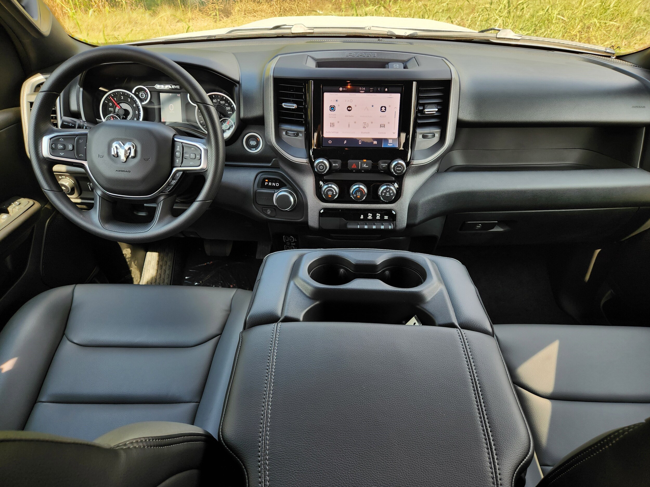 2025 Ram 1500 Tradesman photo 3