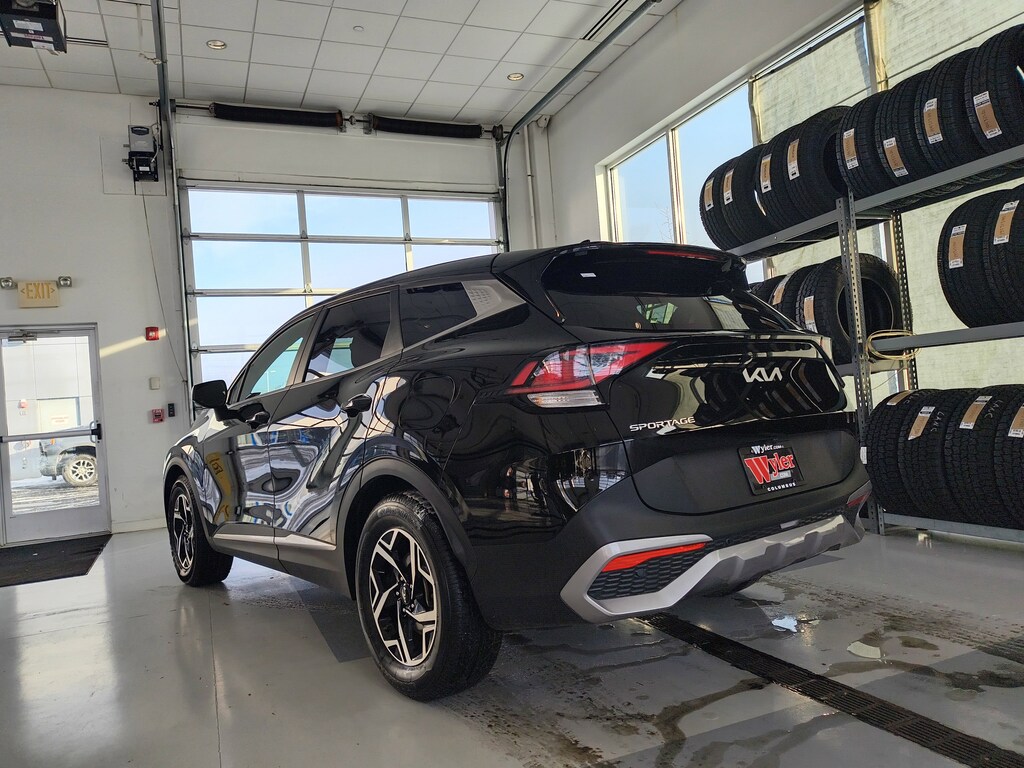 Used 2023 Kia Sportage LX FWD SUV