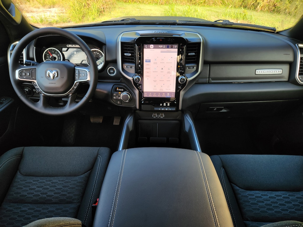 New 2025 Ram 1500 BIG HORN CREW CAB 4X4 5'7 BOX Pickup