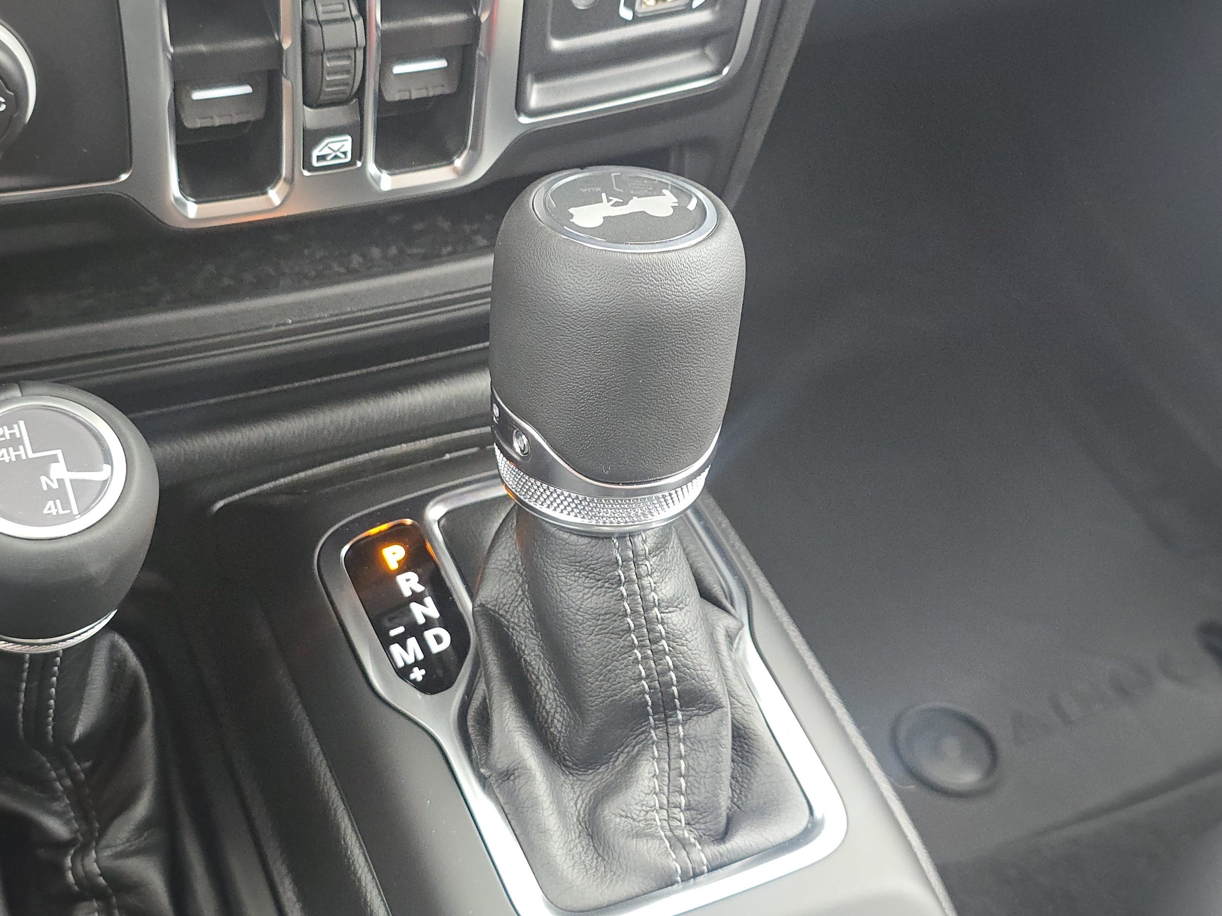 2025 Jeep Wrangler 4-Door Sahara - Photo 31