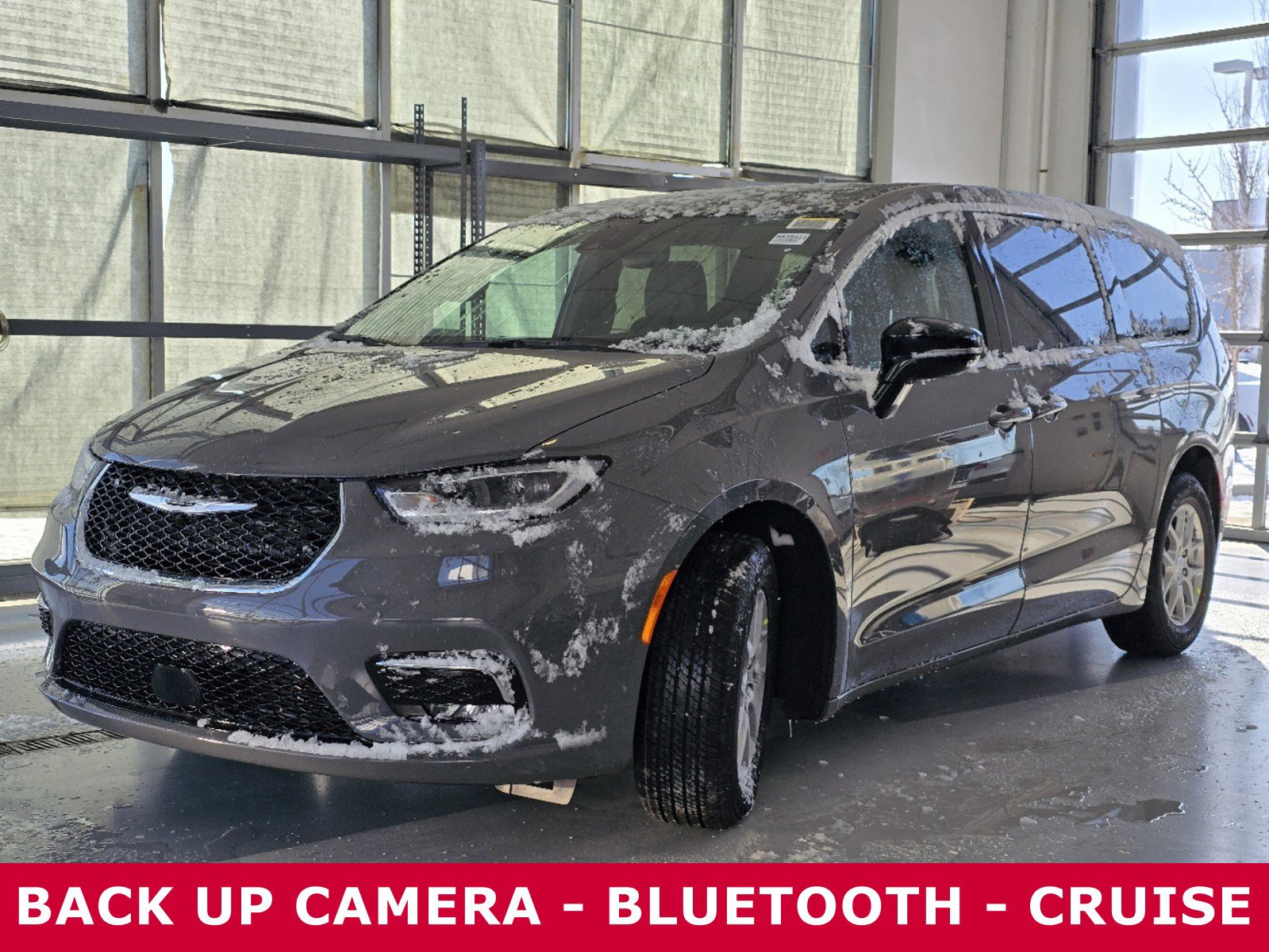 2025 Chrysler Pacifica photo 2