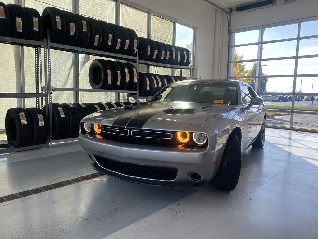 Used 2018 Dodge Challenger SXT RWD Car