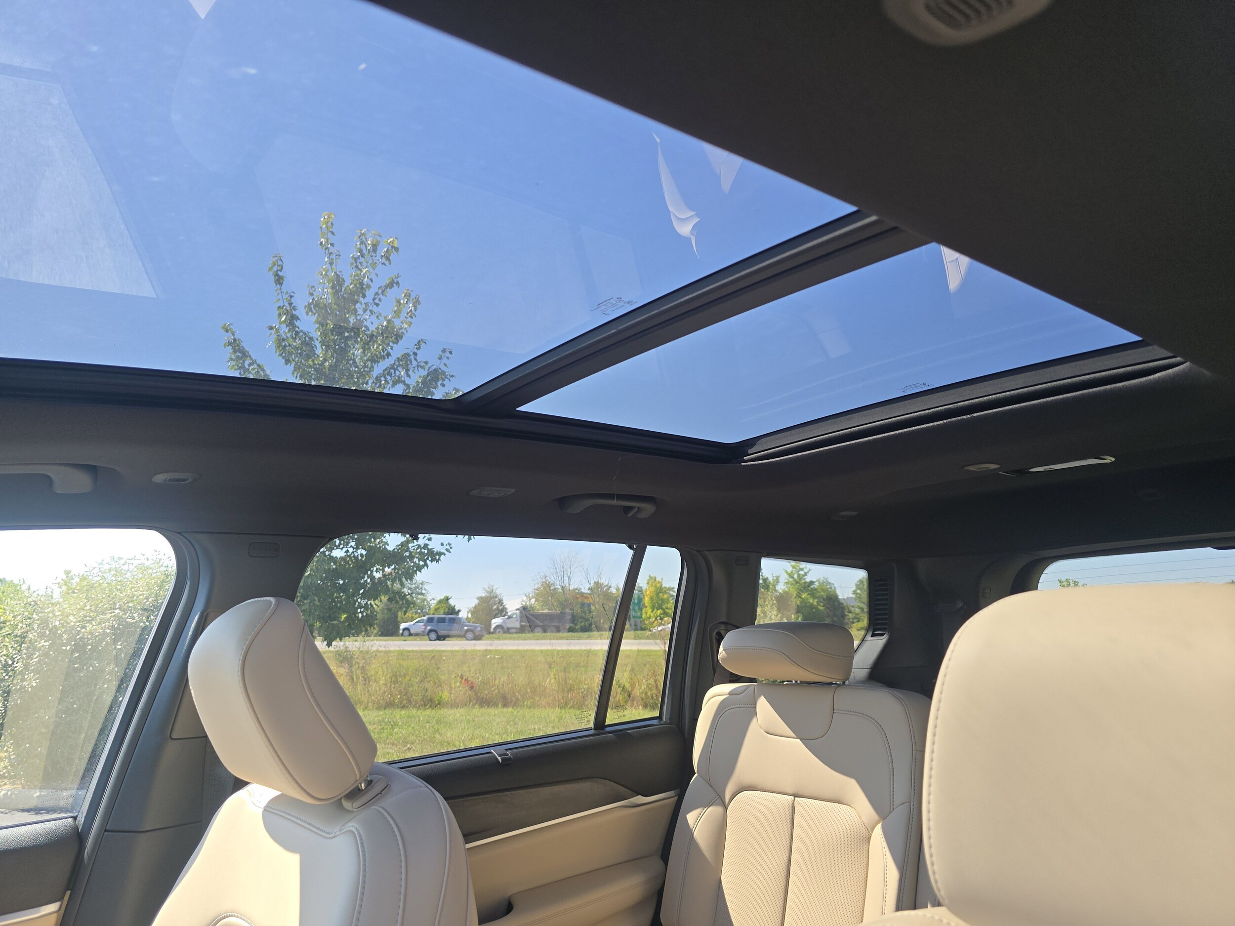 2025 Jeep Grand Cherokee Limited photo 2