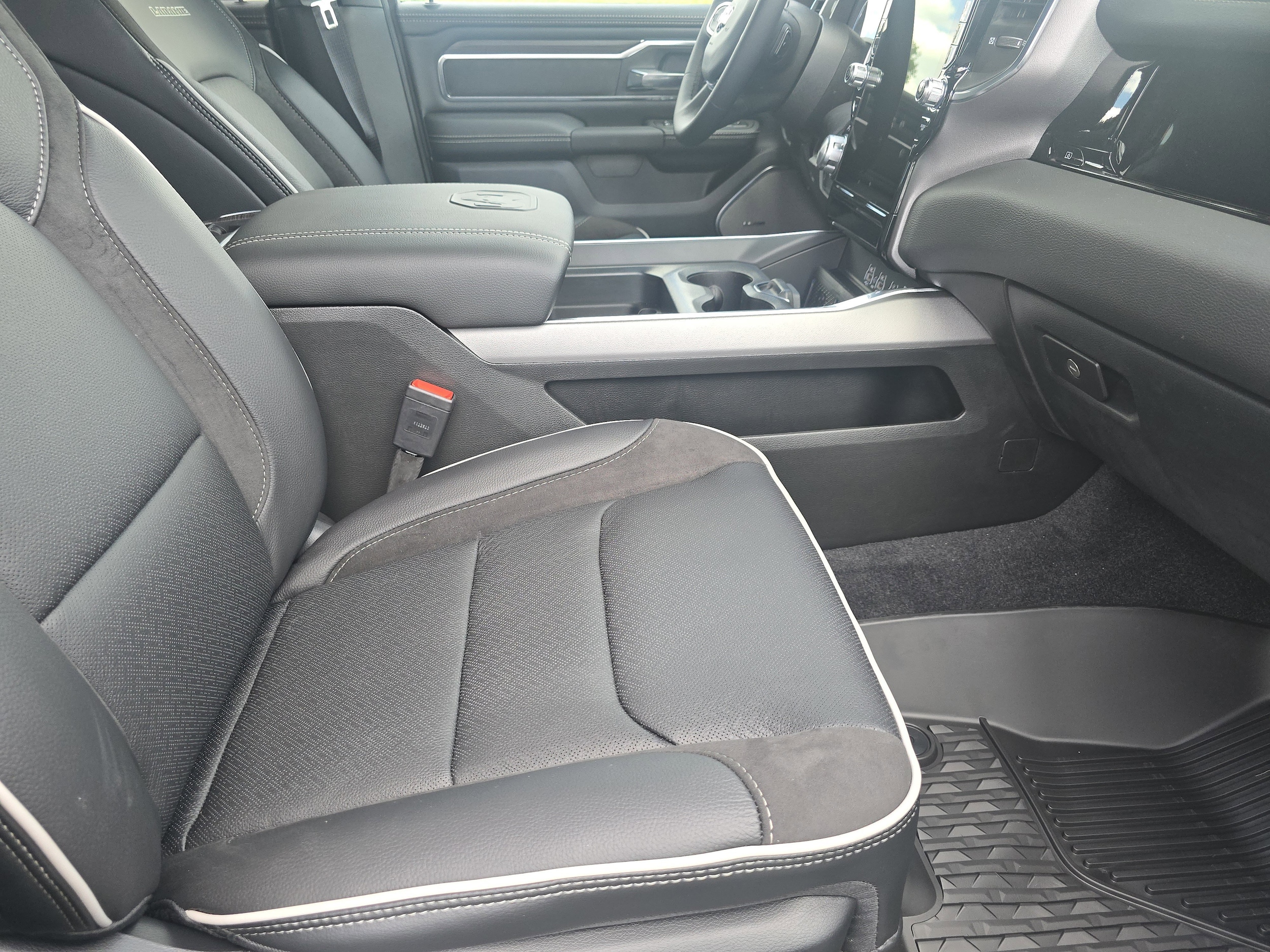2026 RAM 1500 Laramie - Photo 25