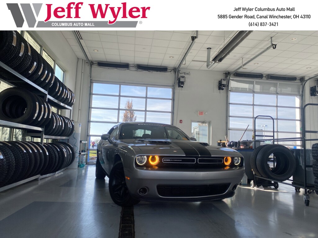Used 2018 Dodge Challenger SXT RWD Car