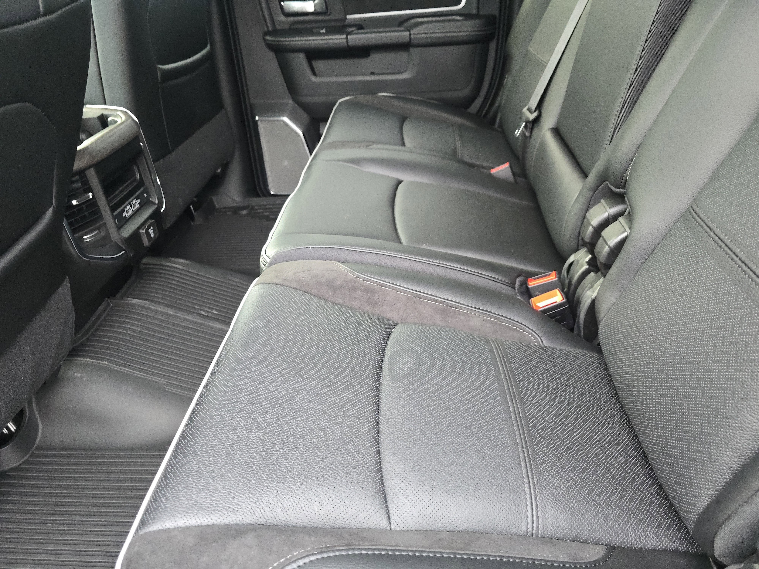 2026 RAM 2500 Laramie - Photo 24