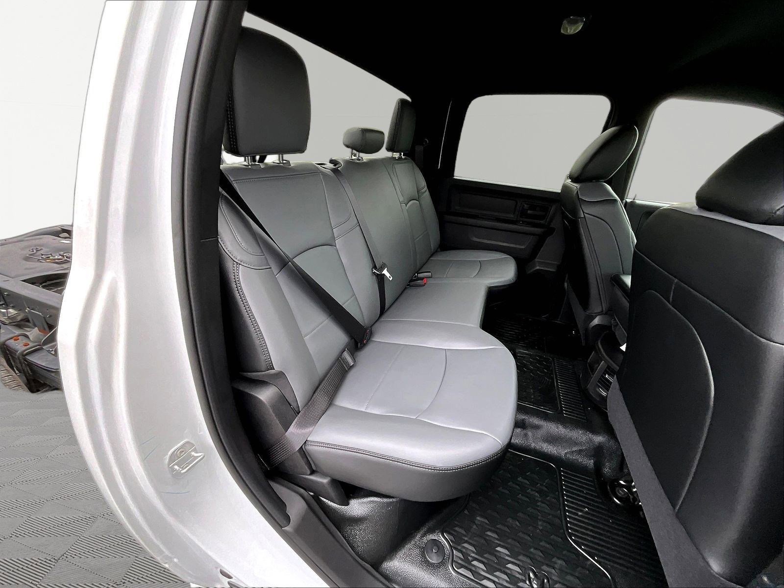 2026 RAM 3500 Chassis Tradesman - Photo 11