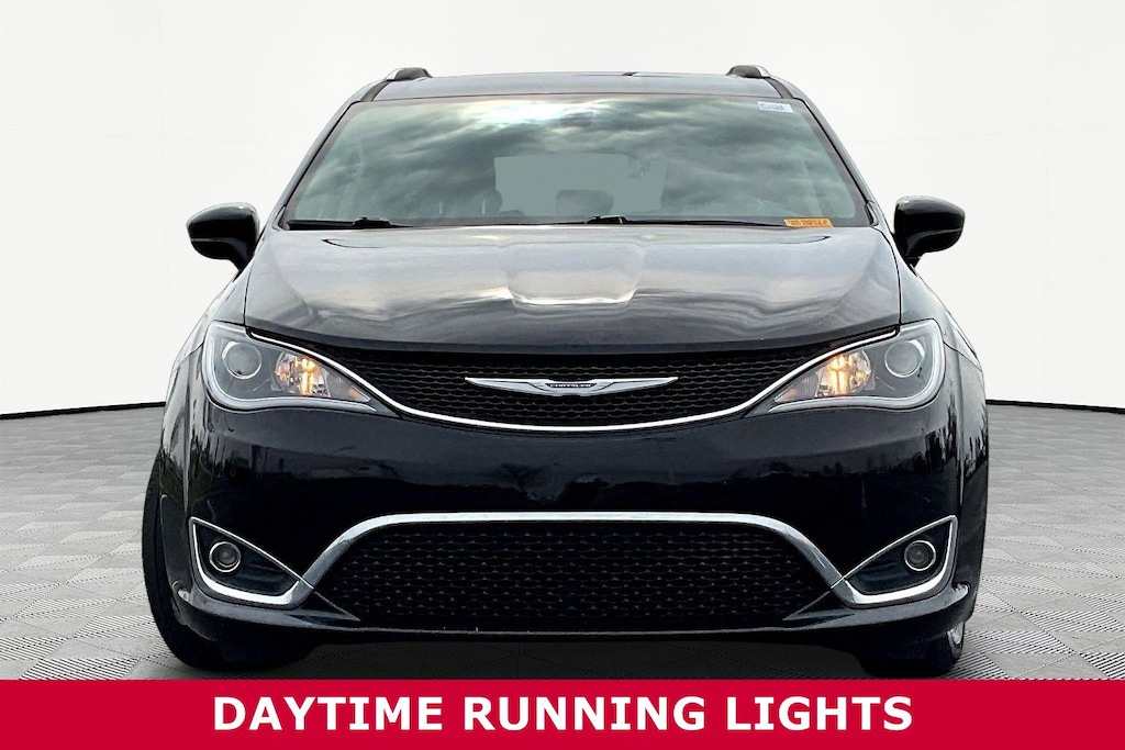 Used 2018 Chrysler Pacifica Touring L FWD Van