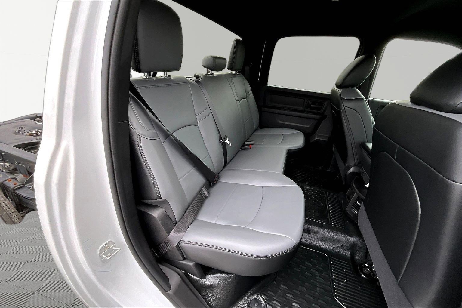 2026 RAM 3500 Chassis Tradesman - Photo 11