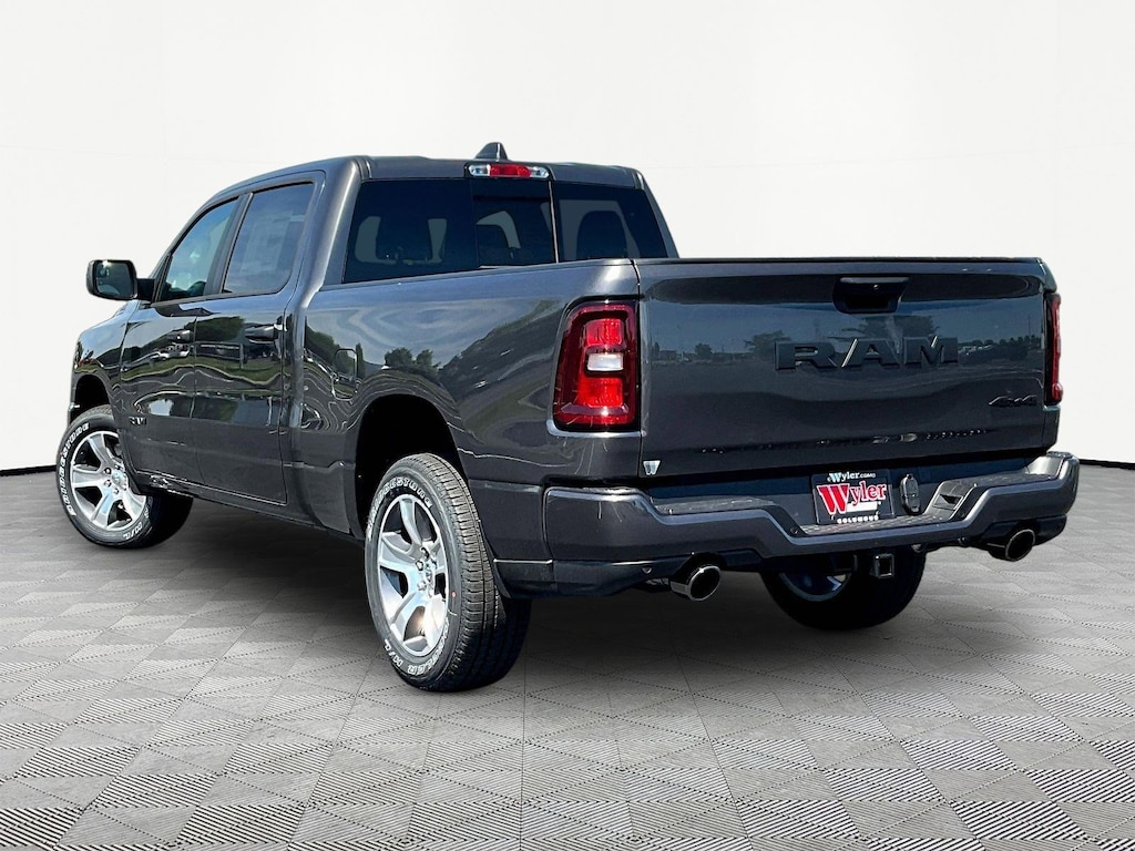 New 2026 Ram 1500 EXPRESS CREW CAB 4X4 6'4 BOX Pickup