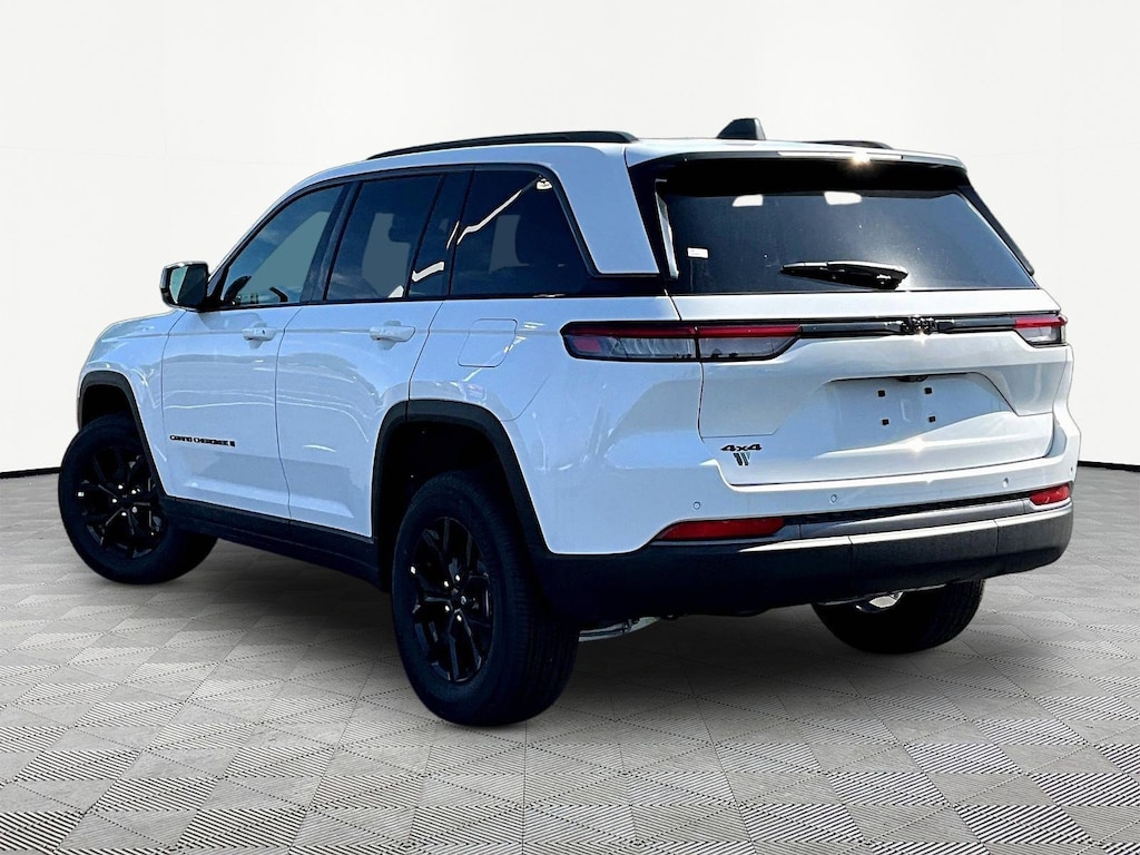 New 2026 Jeep Grand Cherokee LAREDO ALTITUDE 4X4 Sport Utility