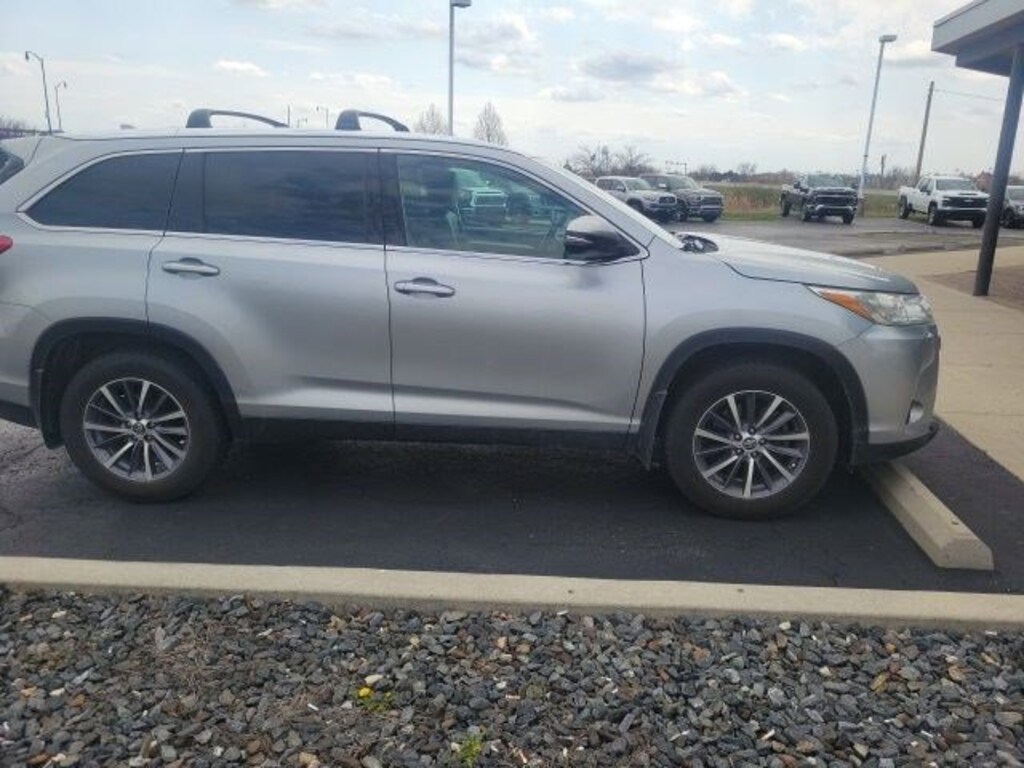 Used 2019 Toyota Highlander XLE V6 AWD SUV