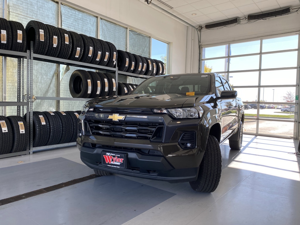 Used 2024 Chevrolet Colorado 4WD Crew Cab LT Truck