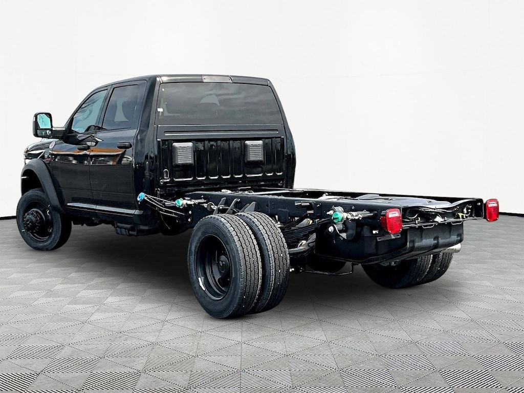 New 2026 Ram 4500 Chassis Cab TRADESMAN CREW 4X4 60' CA Pickup