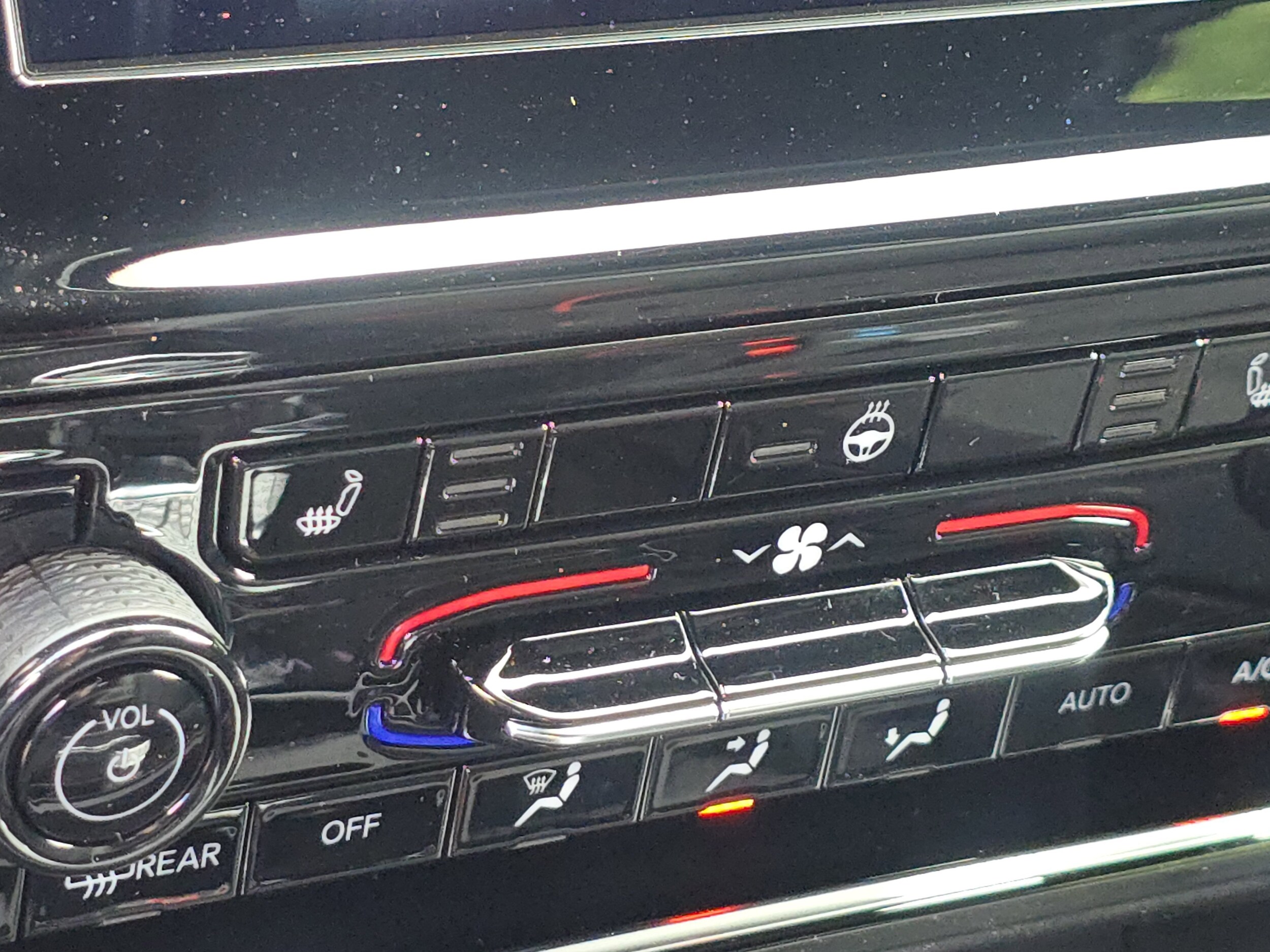 2025 Jeep Grand Cherokee Altitude photo 2