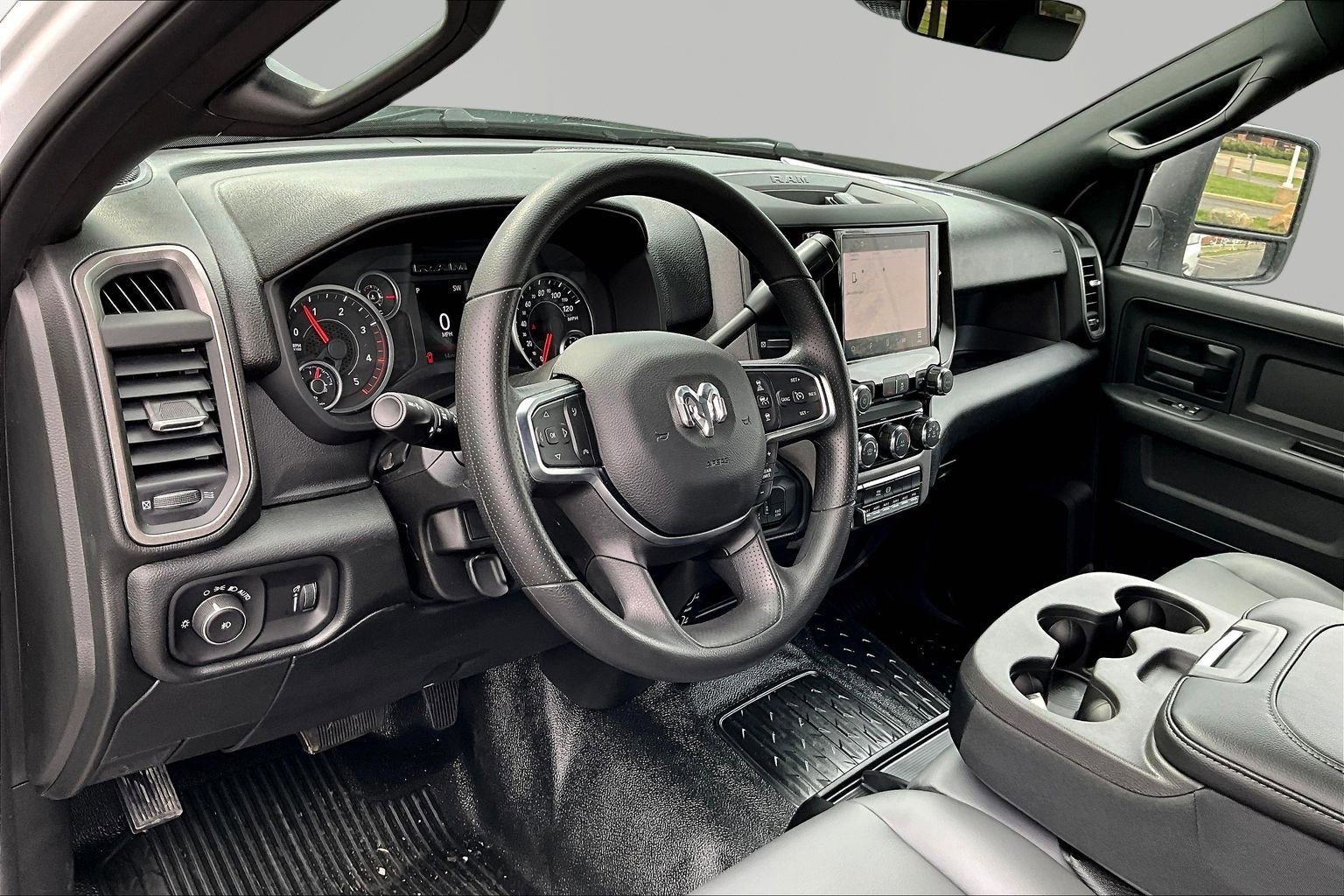 2026 RAM 3500 Chassis Tradesman - Photo 9